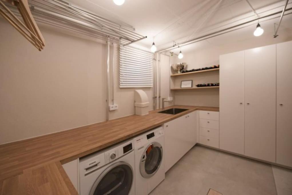 - Cozy Apartment In The Heart Of Duisburg With New York Design & Betten & Sofa - 5 Mins Central Station Hbf - Big Tv & Wifi -- Exteriör bild