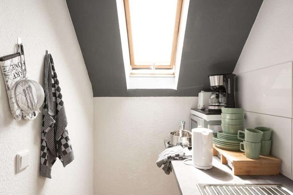 - Cozy Apartment In The Heart Of Duisburg With New York Design & Betten & Sofa - 5 Mins Central Station Hbf - Big Tv & Wifi -- Exteriör bild