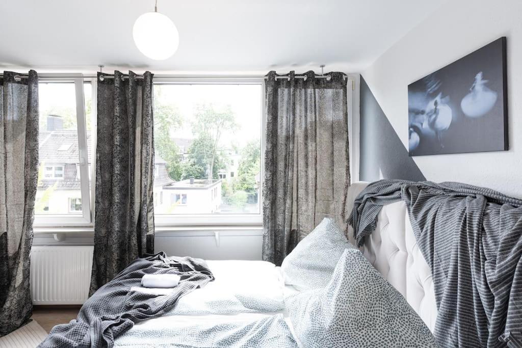 - Cozy Apartment In The Heart Of Duisburg With New York Design & Betten & Sofa - 5 Mins Central Station Hbf - Big Tv & Wifi -- Exteriör bild